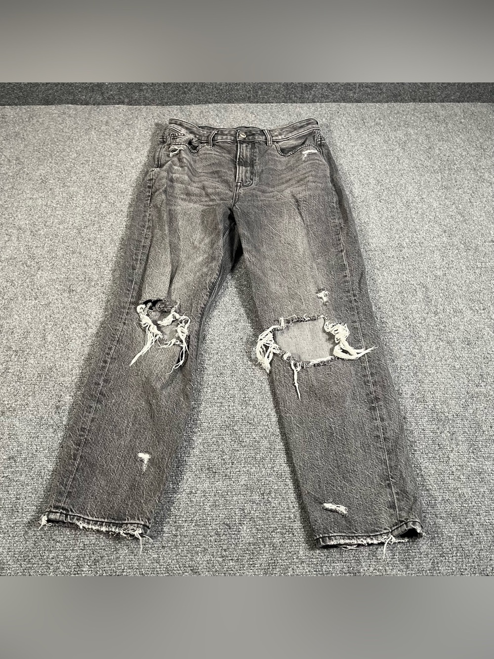 American Eagle Highest Rise Mom Jeans Women’s Size 8 Black Y2K Preppy Distressed